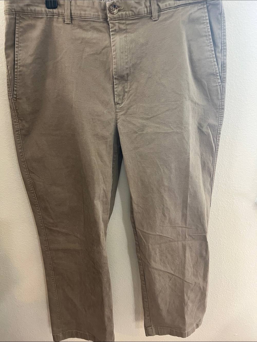 Roundtree & Yorke Men's Tan Straight Chinos